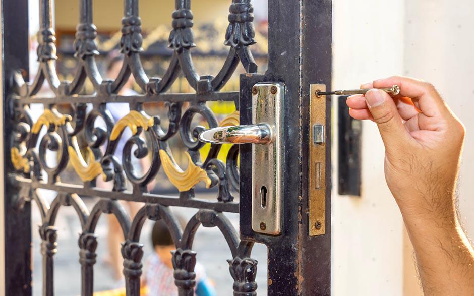 trouver un serrurier honnete Thiverval-Grignon