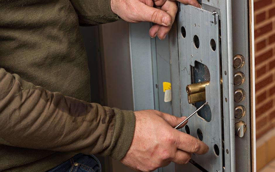 trouver un serrurier honnete Thiverval-Grignon